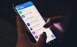 cara agar tidak terlihat online di telegram